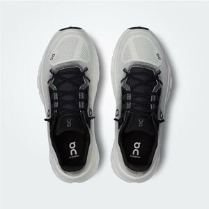 women on cloudtilt runners